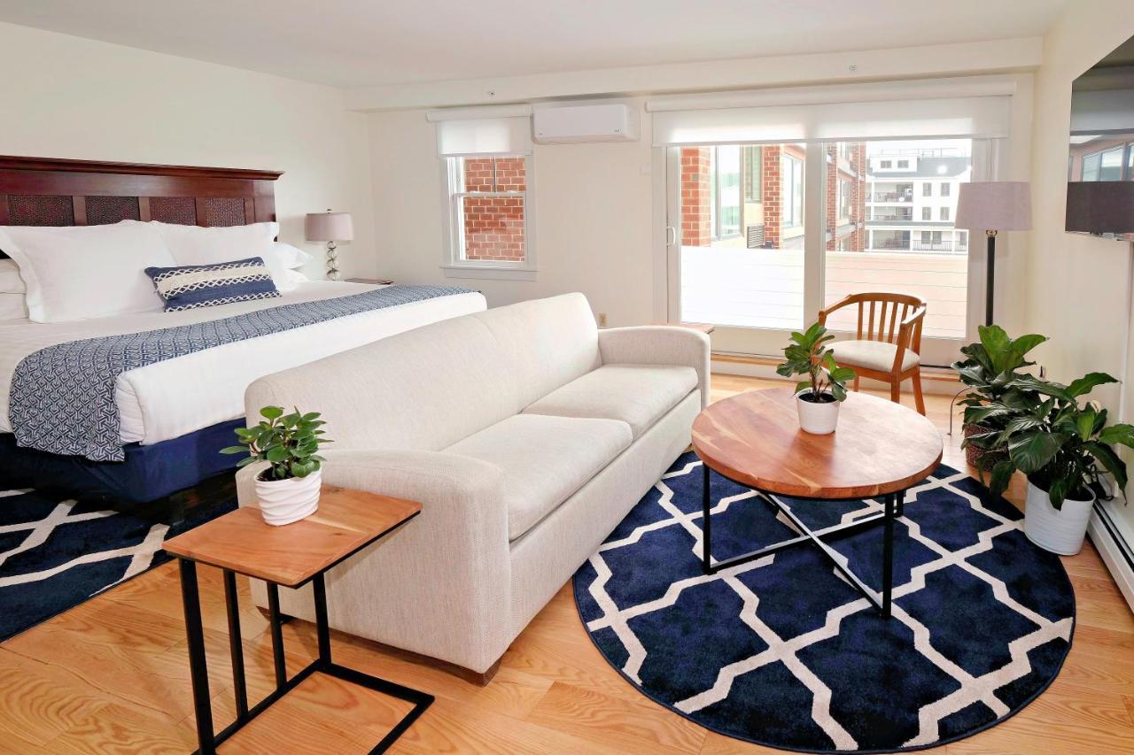 Waterfront Room