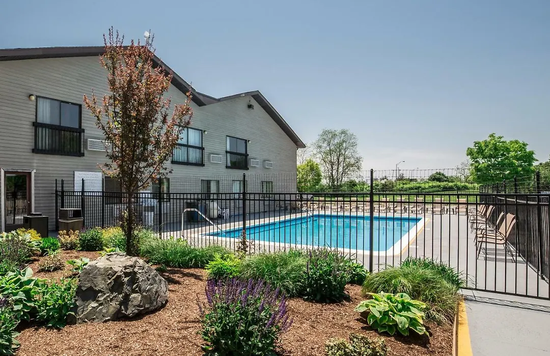 Mainstay Hotel And Conference Center-1