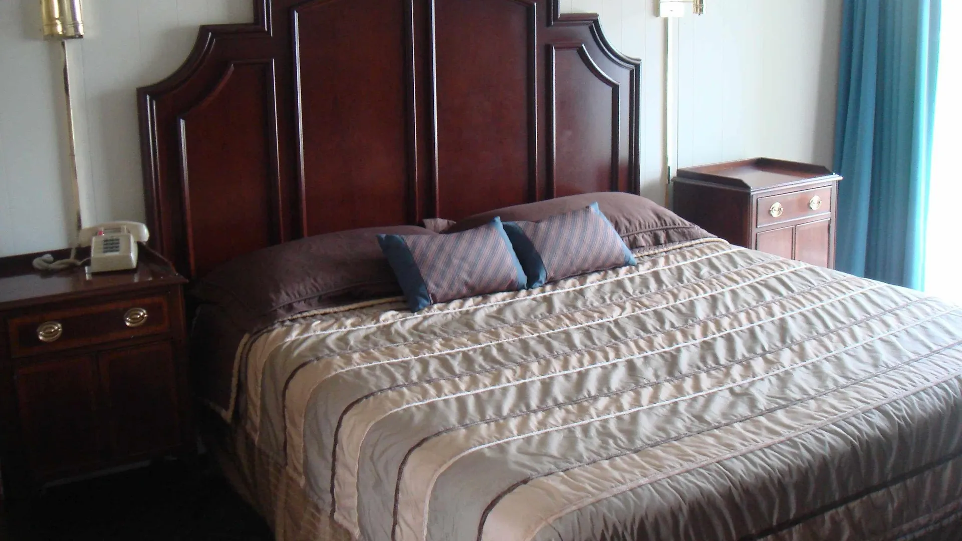 Harbor Base Inn Newport: What To Expect From 2 star Hotel With ...