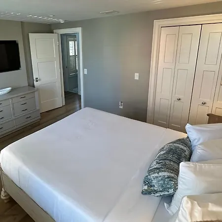 Beautifully Renovated 2 Bed 2 Bath Private Home-3