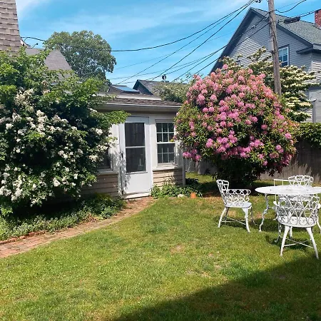 Newly Renovated Cottage On Thames-2