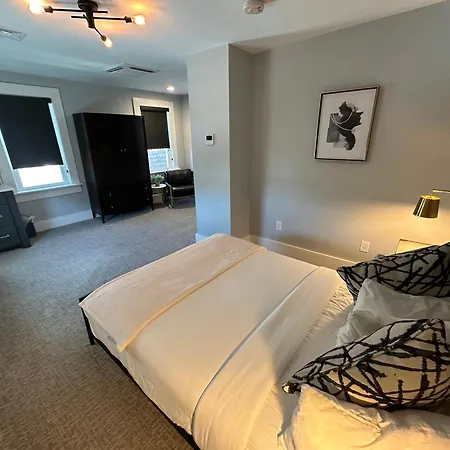 Entire Modern 7 Unit 7 Bath Boutique Inn-3