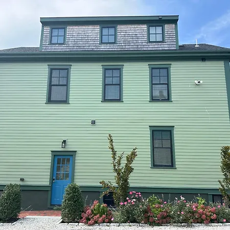 Epic Downtown Newport Location W Parking-2