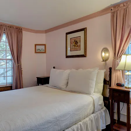 Melville House Newport-2
