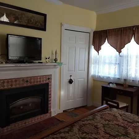 Armistead Cottage Bed & Breakfast-2