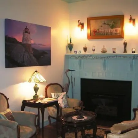 Armistead Cottage Bed & Breakfast-3
